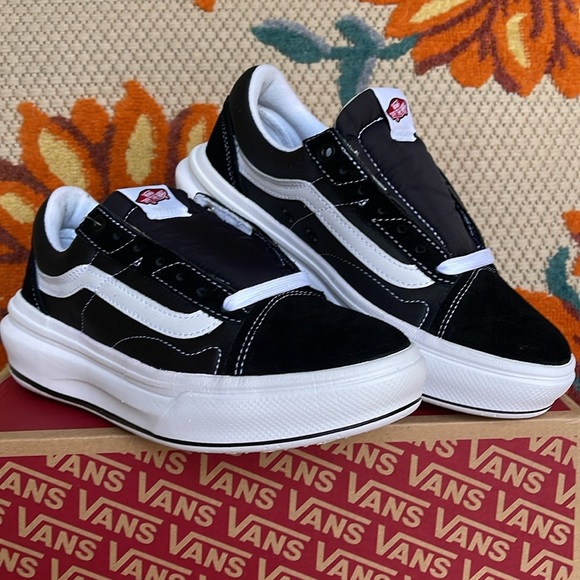 Vans WMNS Oid Skool Over
Black/White
VN0A7Q5EBA2
Sneakers Platforms - Picture 3 of 16